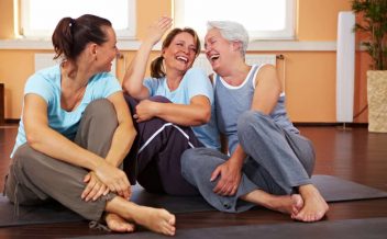 curso yoga do riso