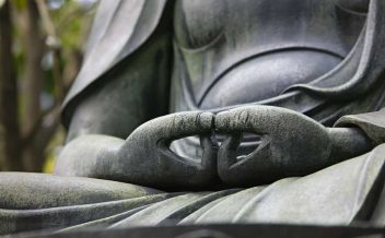 posição de meditação budista zazen
