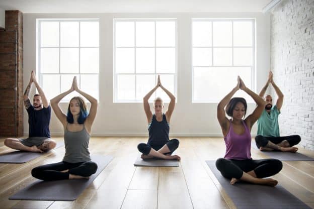 Errores que todos los principiantes de yoga deben evitar