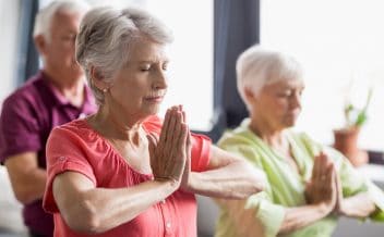 yoga para mayores 80 años