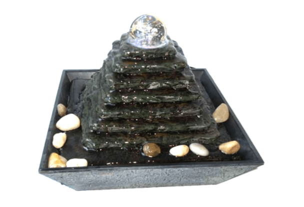 Fuente zen diseño pirámide